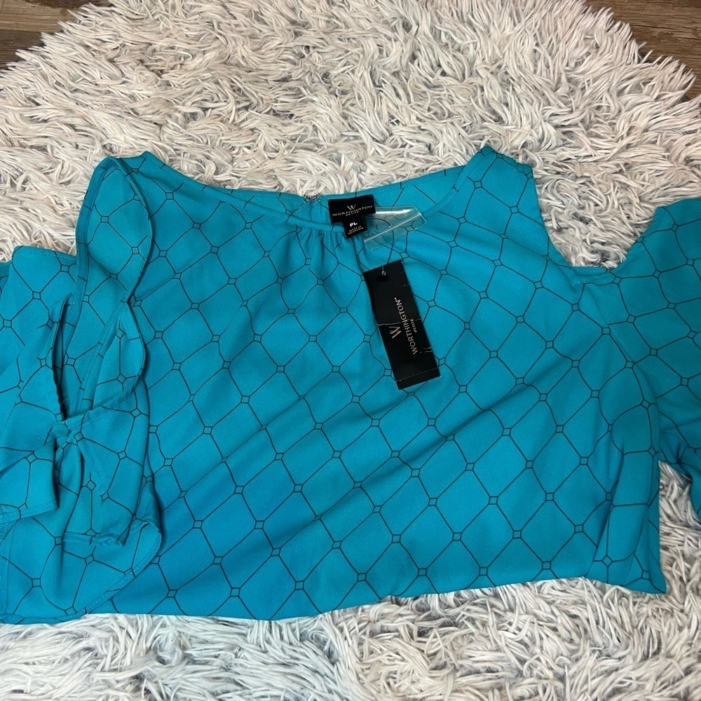 Worthington cold shoulder petite top